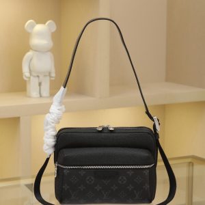 Dimensions: 26 x 20 x 10.5 cm (Length x Height x Width)